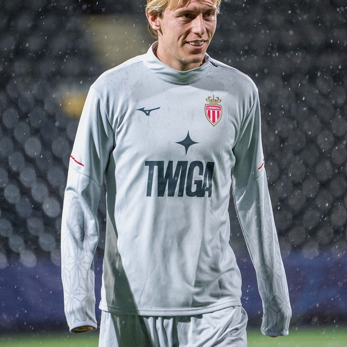 SWEAT D’ENTRAÎNEMENT 1/2 ZIP AVEC ÉPAULES GRAPHIQUES – HOMMES